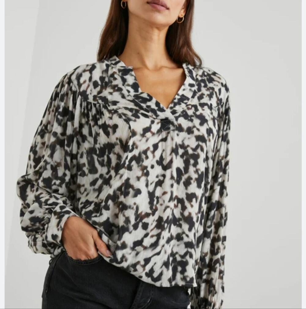 Rails Fable Blurred Cheetah Print V-Neck Blouse Flounce Sleeve NWT XLarge XL - Picture 1 of 16